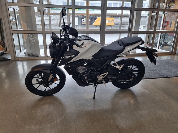 Honda CB 125 R 10 of 14