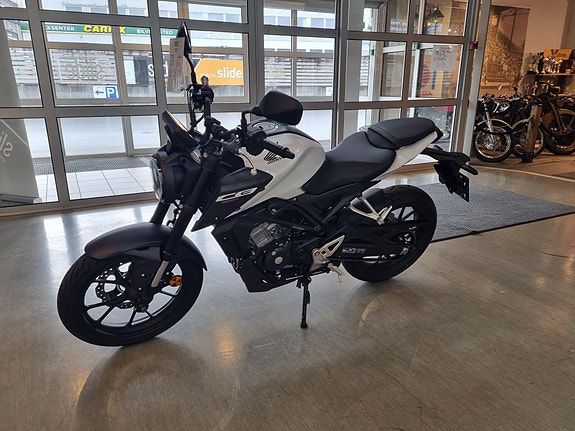 Honda CB 125 R 8 of 14