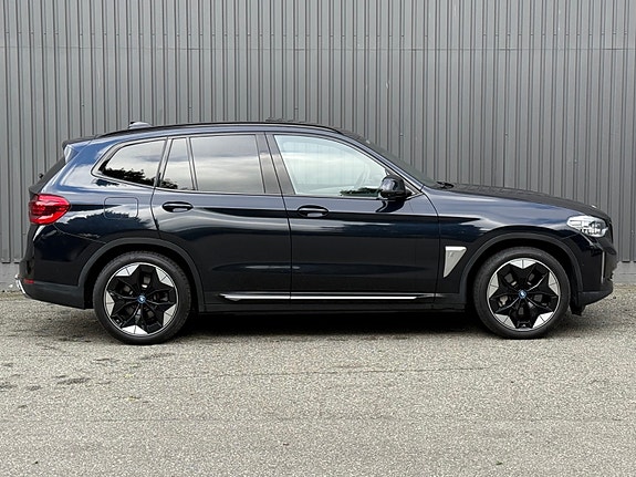 BMW iX3 5 of 30