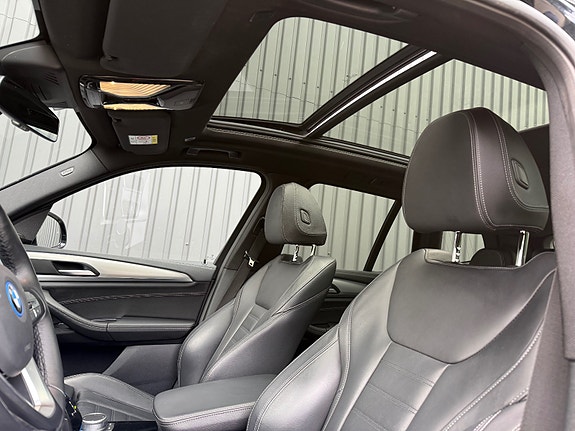 BMW iX3 10 of 30