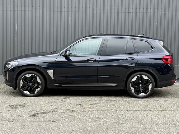 BMW iX3 7 of 30
