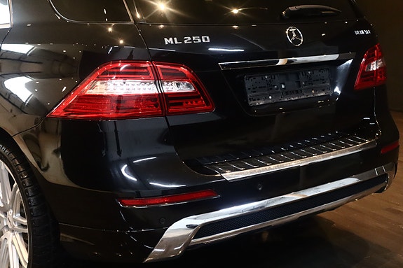 Mercedes-Benz ML250 11 of 30