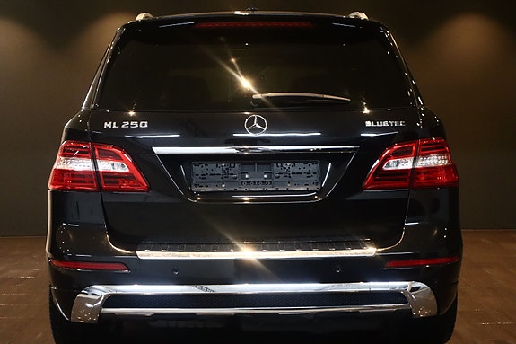 Mercedes-Benz ML250 10 of 30