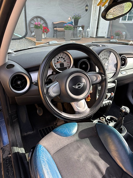 MINI Cooper 6 of 12