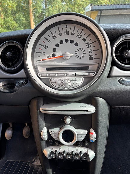 MINI Cooper 12 of 12