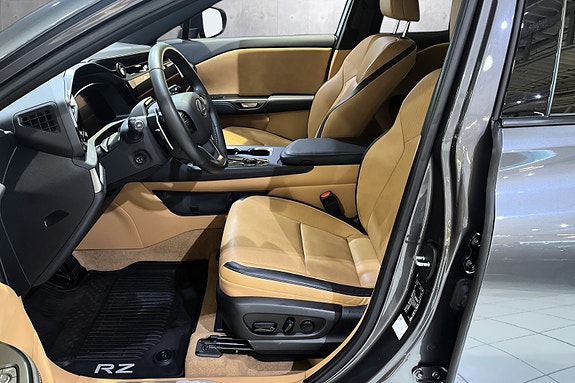 Lexus RZ450e 9 of 19