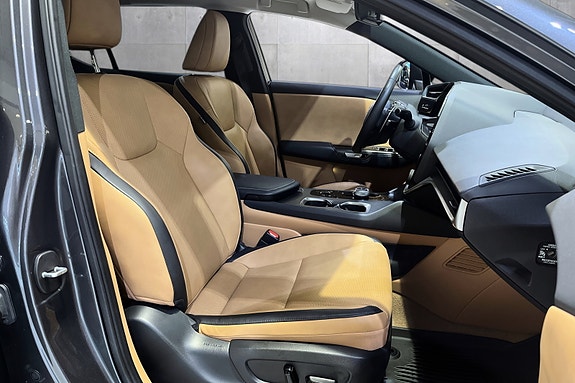 Lexus RZ450e 15 of 19