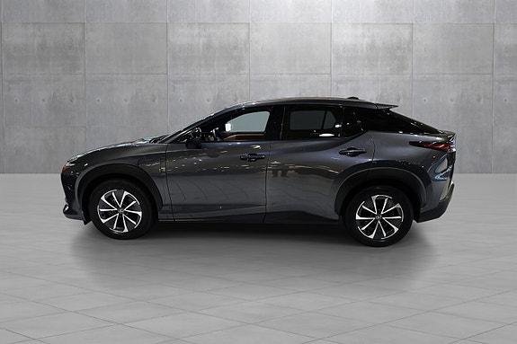 Lexus RZ450e 2 of 19