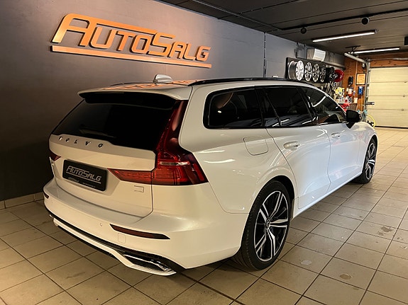 Volvo V60 9 of 30