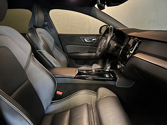 Volvo V60 26 of 30