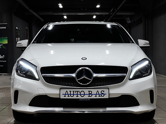 Mercedes-Benz 180 8 of 30