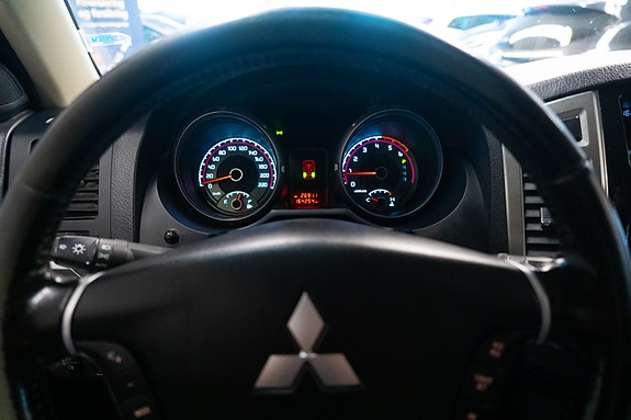 Mitsubishi Pajero 26 of 30