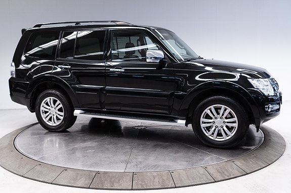 Mitsubishi Pajero 12 of 30