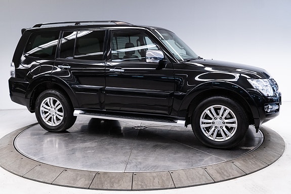 Mitsubishi Pajero 6 of 30