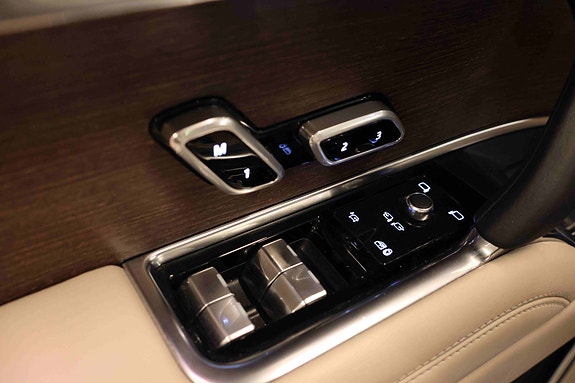 Land Rover Range Rover 24 of 30