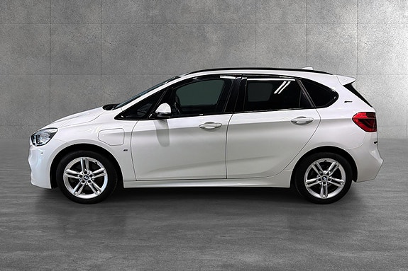 BMW 225xe 2 of 23