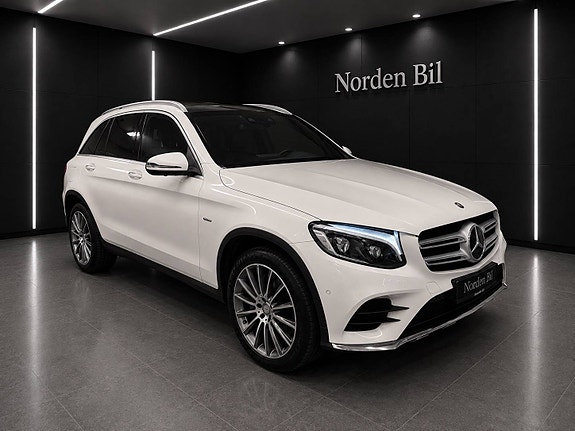 Mercedes-Benz GLC250 3 of 30