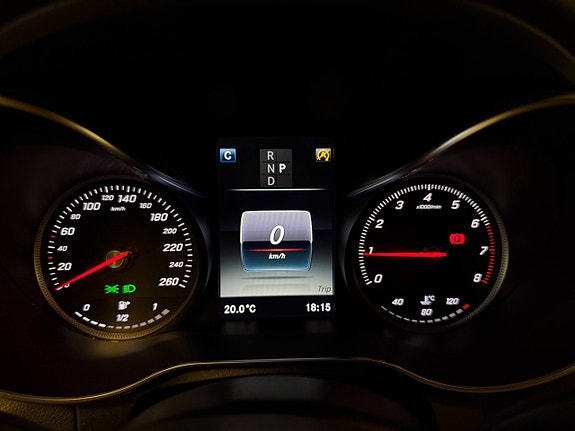 Mercedes-Benz GLC250 22 of 30