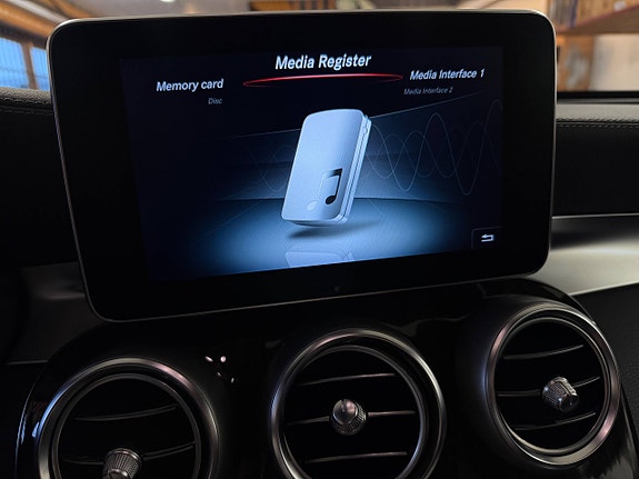 Mercedes-Benz GLC250 28 of 30