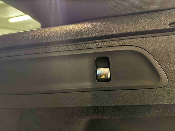 Mercedes-Benz GLC250 13 of 30