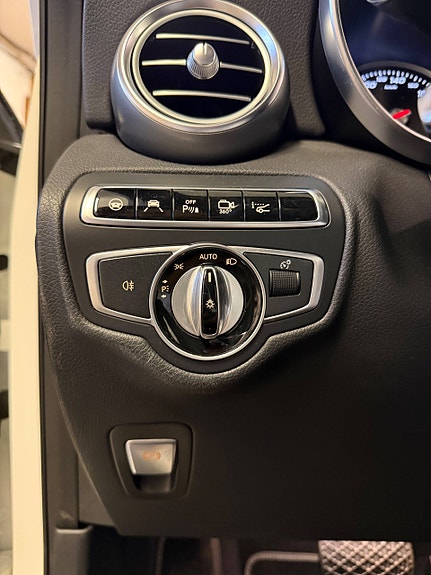 Mercedes-Benz GLC250 23 of 30