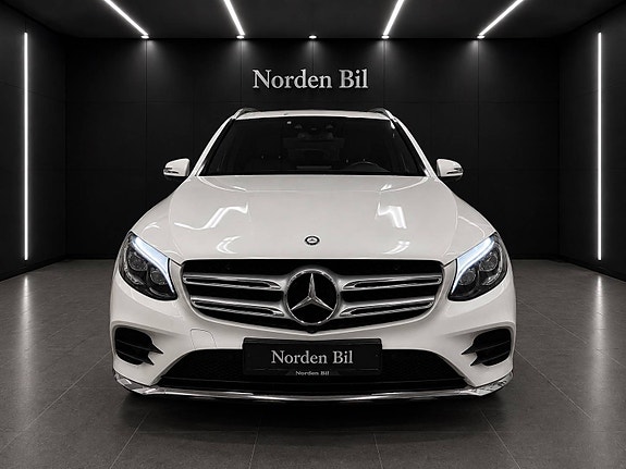 Mercedes-Benz GLC250 2 of 30