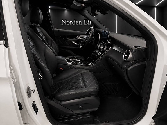 Mercedes-Benz GLC250 7 of 30