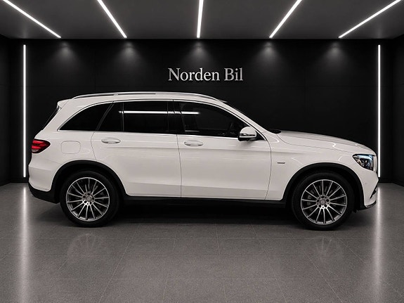 Mercedes-Benz GLC250 4 of 30