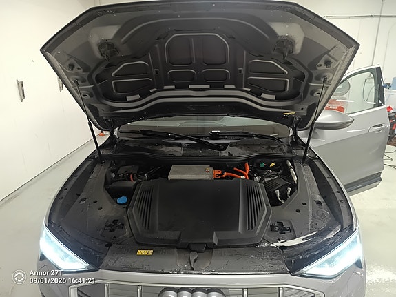 Audi e-tron 17 of 18