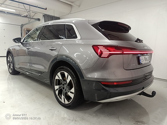 Audi e-tron 4 of 18