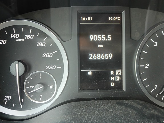 Mercedes-Benz Marco Polo 11 of 15