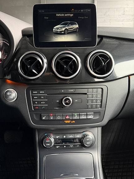 Mercedes-Benz B-Electric 30 of 30