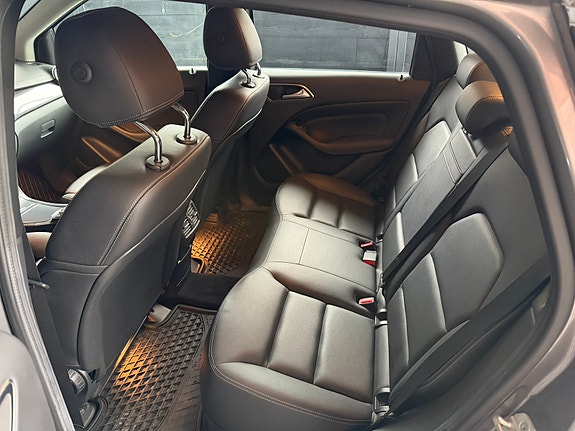Mercedes-Benz B-Electric 24 of 30