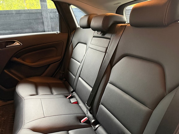 Mercedes-Benz B-Electric 22 of 30