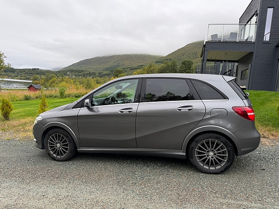 Mercedes-Benz B-Electric 19 of 30