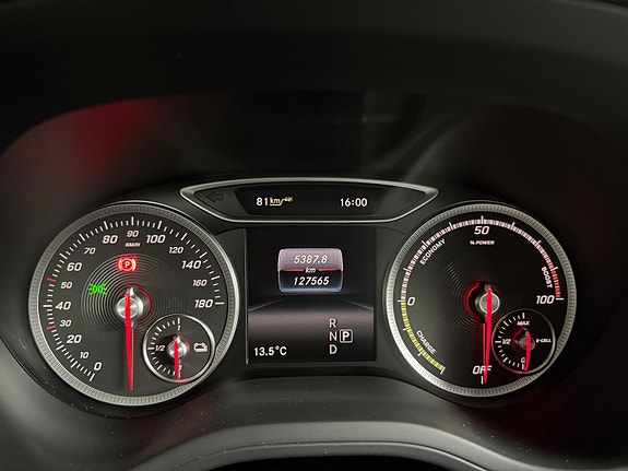 Mercedes-Benz B-Electric 27 of 30