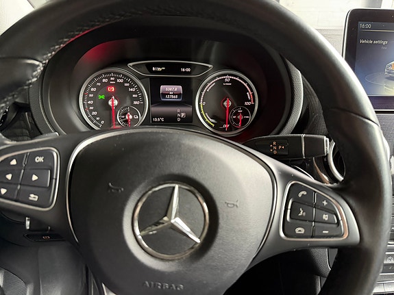 Mercedes-Benz B-Electric 28 of 30