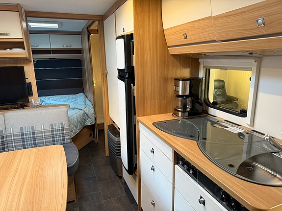 Dethleffs Camper 560 FMK m/Isocamp 9 of 23