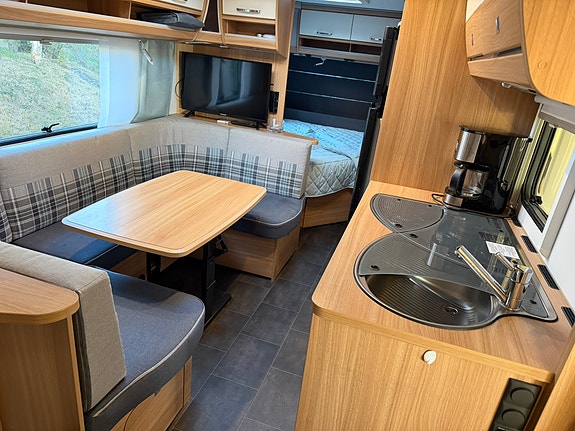 Dethleffs Camper 560 FMK m/Isocamp 7 of 23
