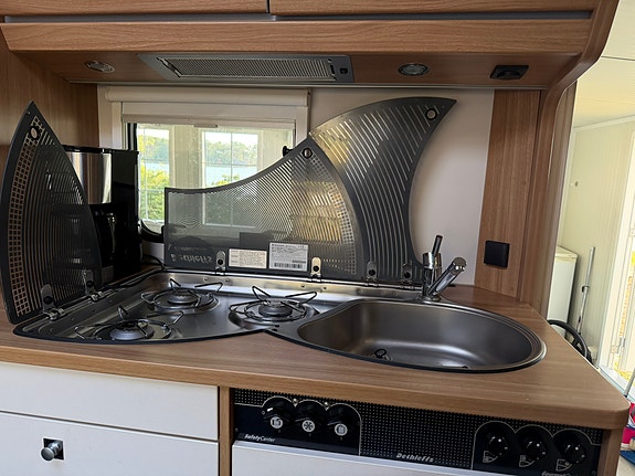 Dethleffs Camper 560 FMK m/Isocamp 10 of 23