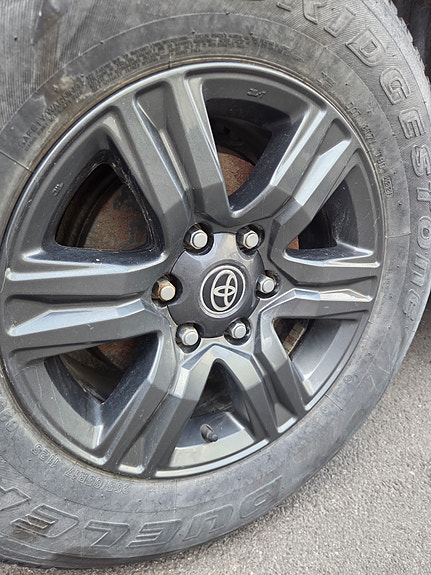 Toyota HiLux 10 of 20