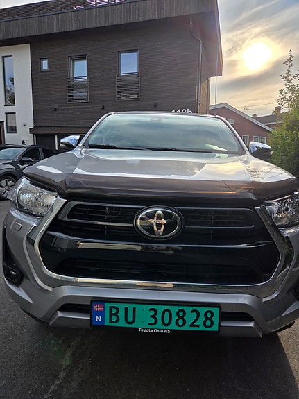 Toyota HiLux 2 of 20