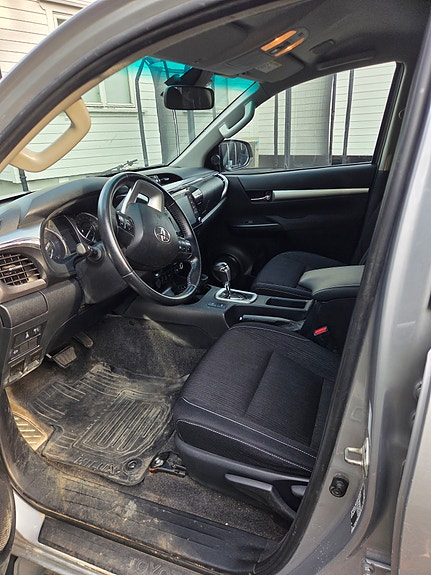 Toyota HiLux 4 of 20