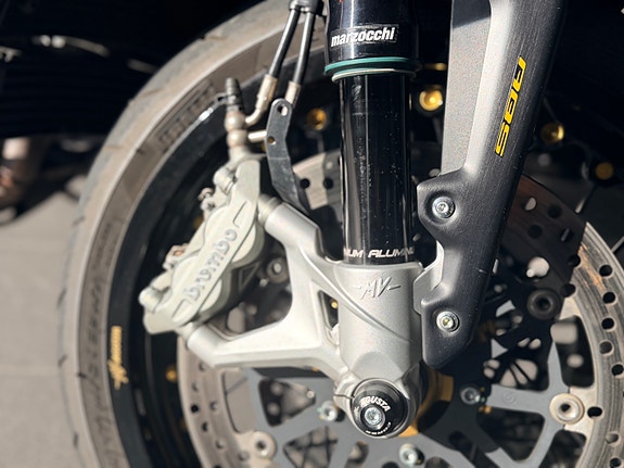 MV Agusta Brutale 800 Dragster rr 11 of 21