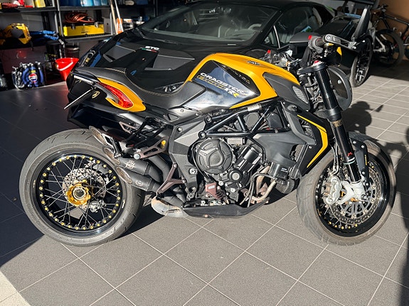MV Agusta Brutale 800 Dragster rr 2 of 21