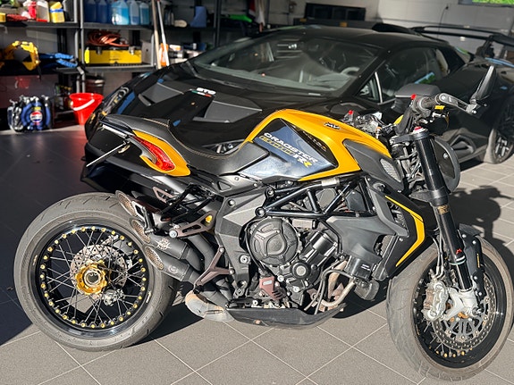 MV Agusta Brutale 800 Dragster rr 3 of 21