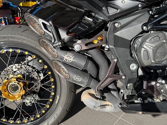 MV Agusta Brutale 800 Dragster rr 6 of 21