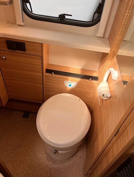 Dethleffs 560 FMK Camper med Aircondition & ryggekamera 22 of 27