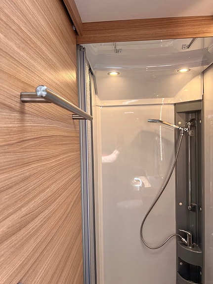 Dethleffs 560 FMK Camper med Aircondition & ryggekamera 20 of 27
