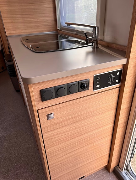 Dethleffs 560 FMK Camper med Aircondition & ryggekamera 13 of 27
